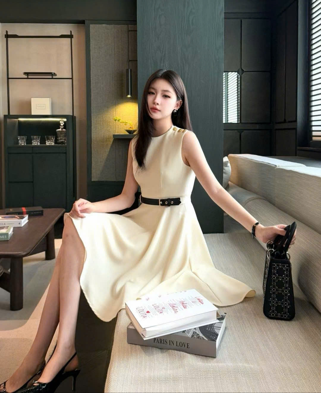 Áo đầm nữ LV khuy dập nổi logo 13