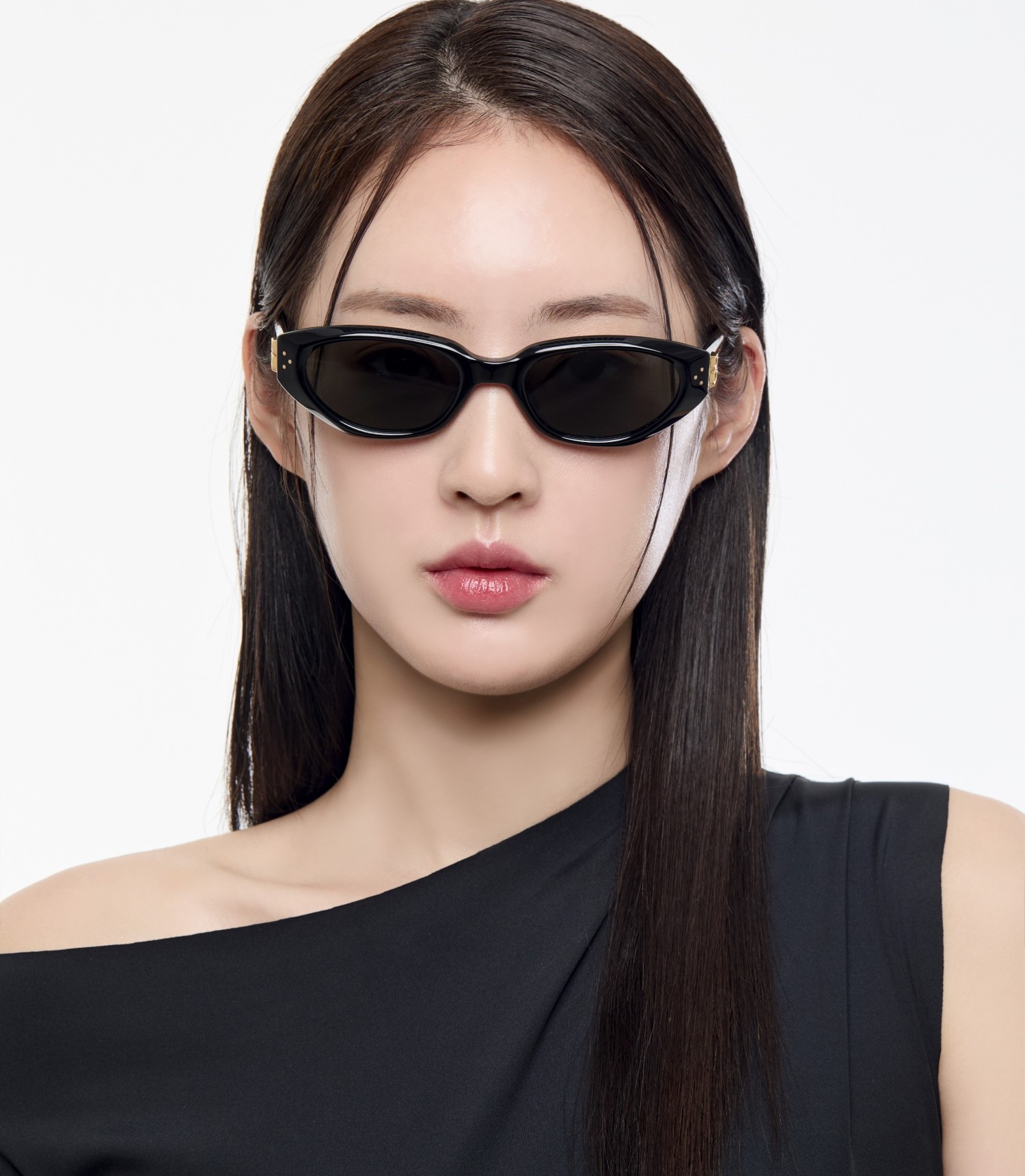 Kính mát Gentle Monster Duns 01 Modern Cat-Eye Sunglasses In Black Acetate 2