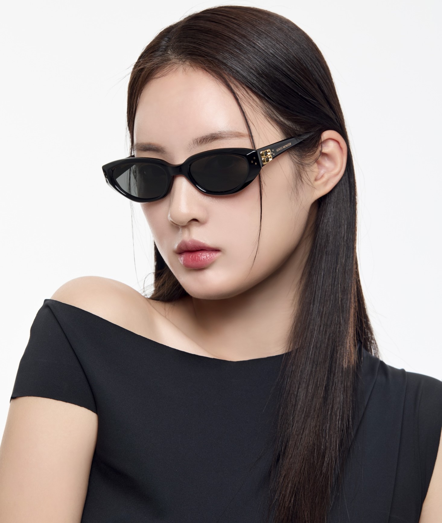 Kính mát Gentle Monster Duns 01 Modern Cat-Eye Sunglasses In Black Acetate 18