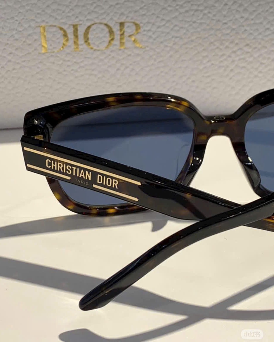 Kính mát Dior DiorSignature S7F Deep Brown Tortoiseshell-Effect Square Sunglasses 3
