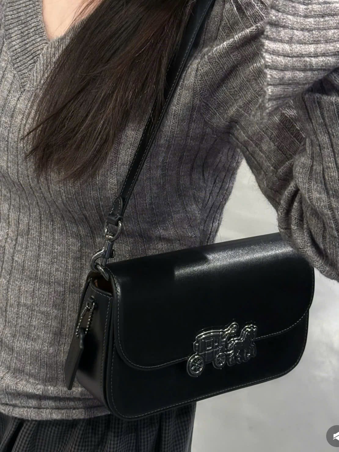 Túi đeo chéo Coach Harper Shoulder Bag Black CCE65 8