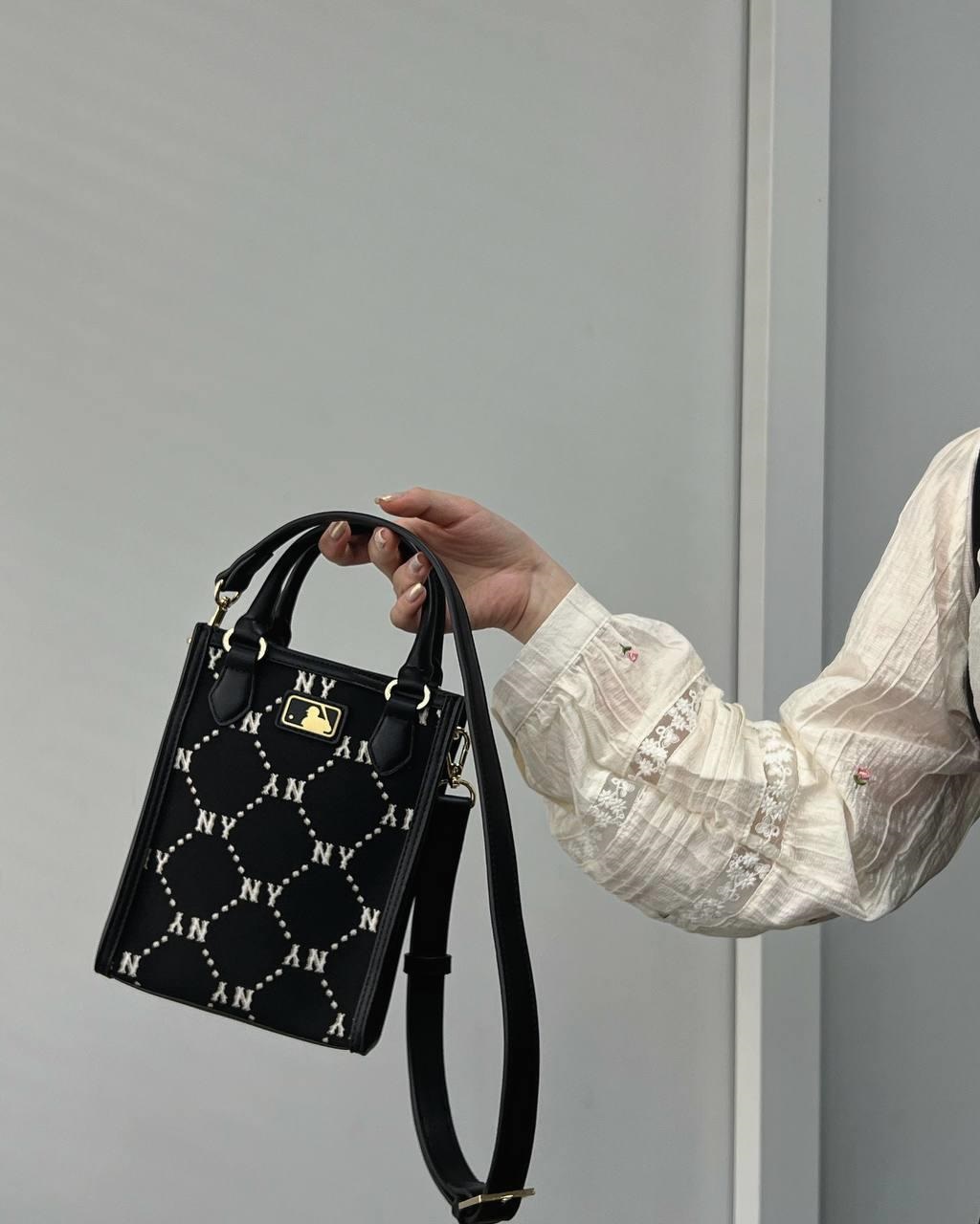 Túi xách MLB Korea Diamond Monogram Mini Tote Bag New York Yankees Black 7ACRMD34N-50BKS 12