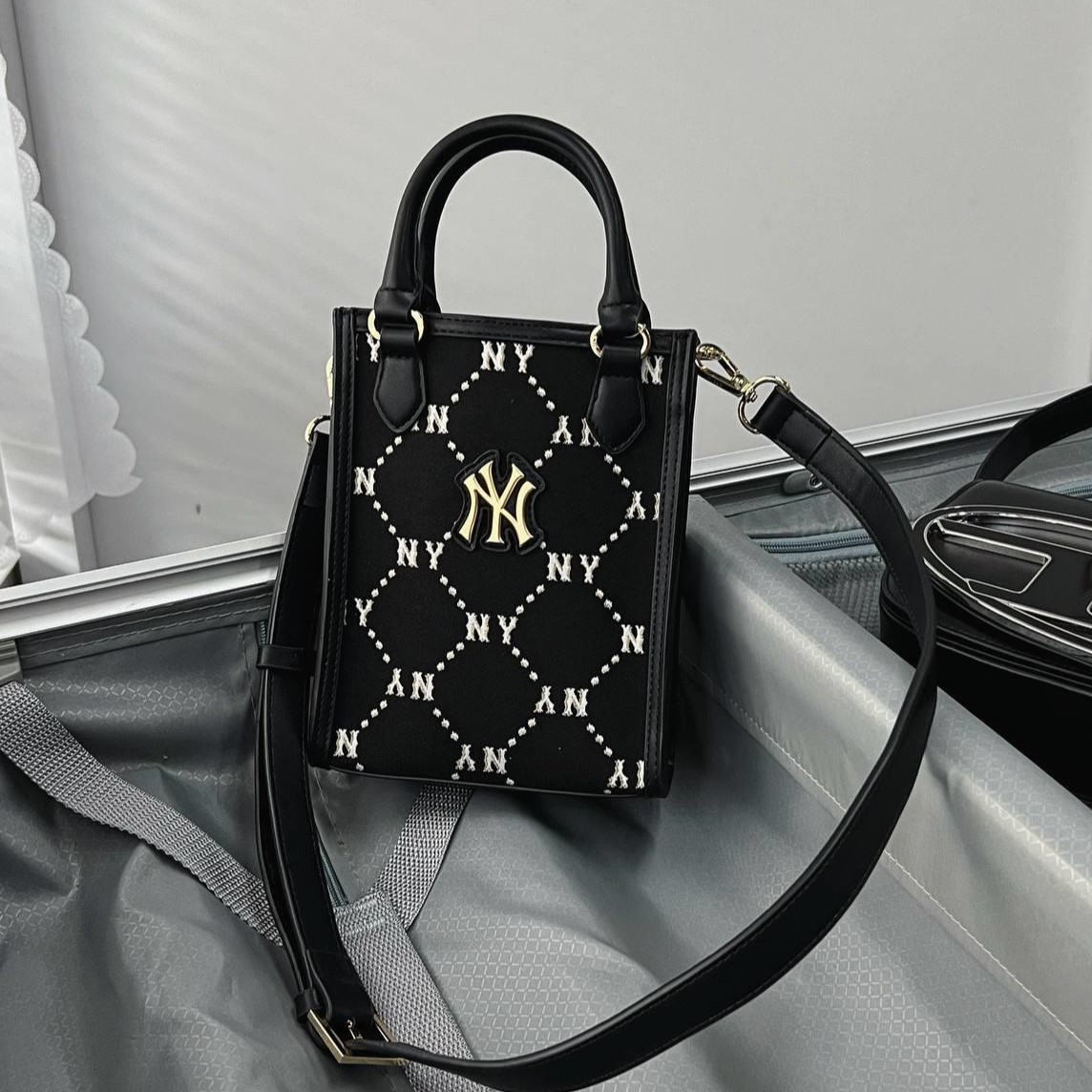 Túi xách MLB Korea Diamond Monogram Mini Tote Bag New York Yankees Black 7ACRMD34N-50BKS 3