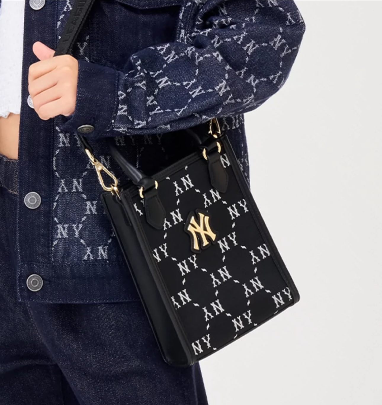 Túi xách MLB Korea Diamond Monogram Mini Tote Bag New York Yankees Black 7ACRMD34N-50BKS 4