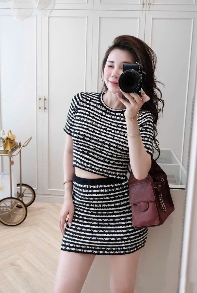 Combo áo váy thun sọc ngang đen trắng LV 4