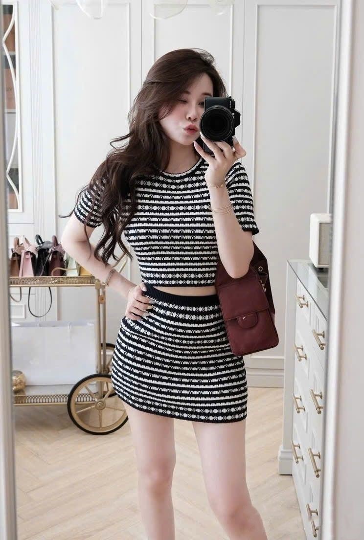 Combo áo váy thun sọc ngang đen trắng LV 3