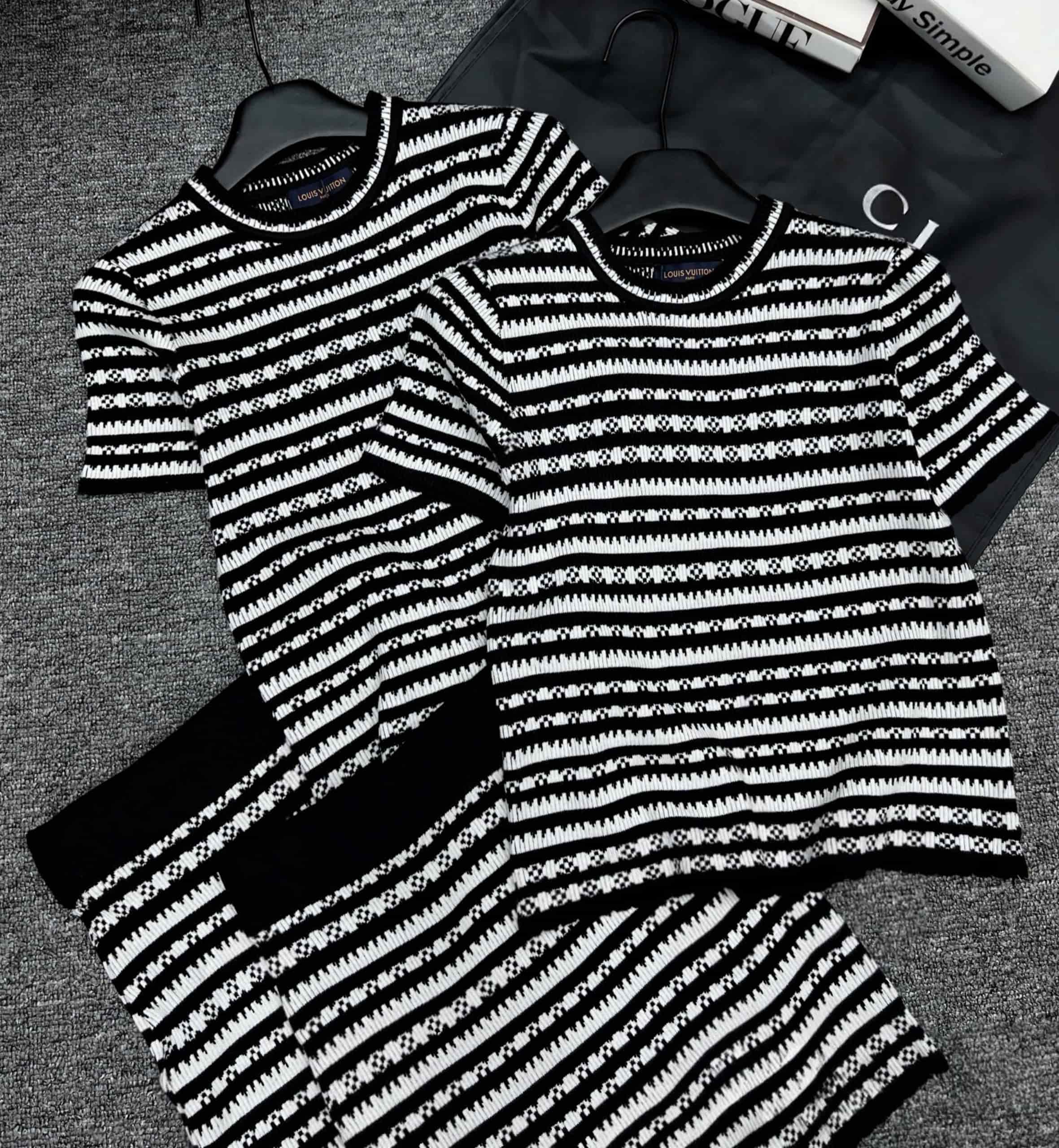 Combo áo váy thun sọc ngang đen trắng LV 7