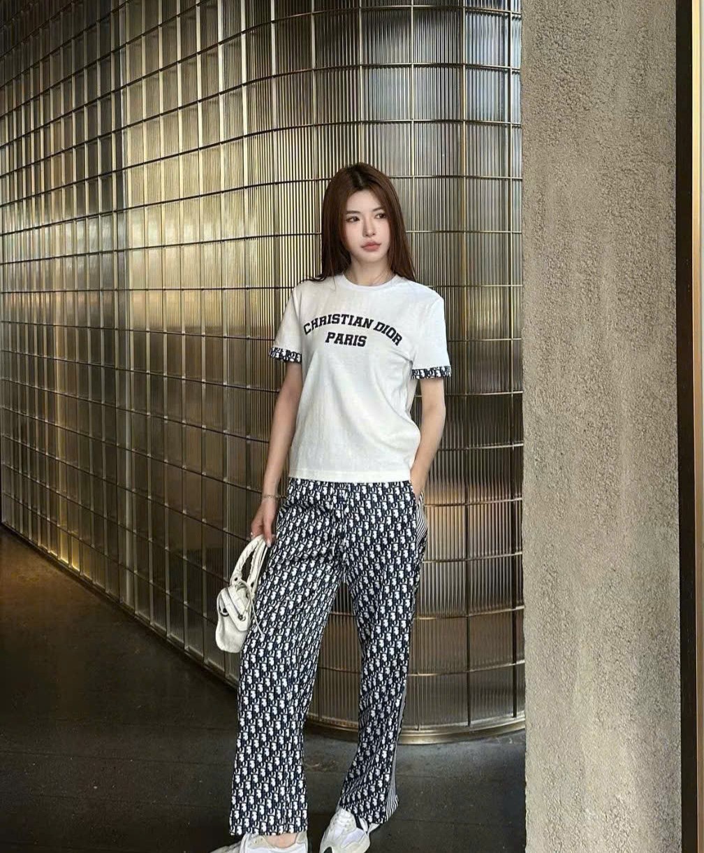 Combo bộ áo thun trắng quần suông dài họa tiết hãng Dior 7