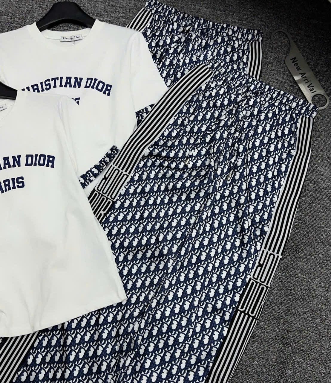 Combo bộ áo thun trắng quần suông dài họa tiết hãng Dior 9