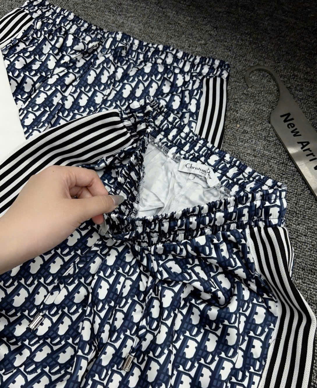 Combo bộ áo thun trắng quần suông dài họa tiết hãng Dior 11