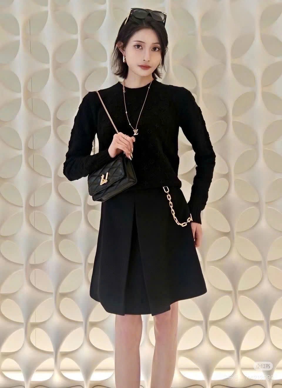 Váy nữ đen LV Chain Detail A-Line Mini Skirt 5