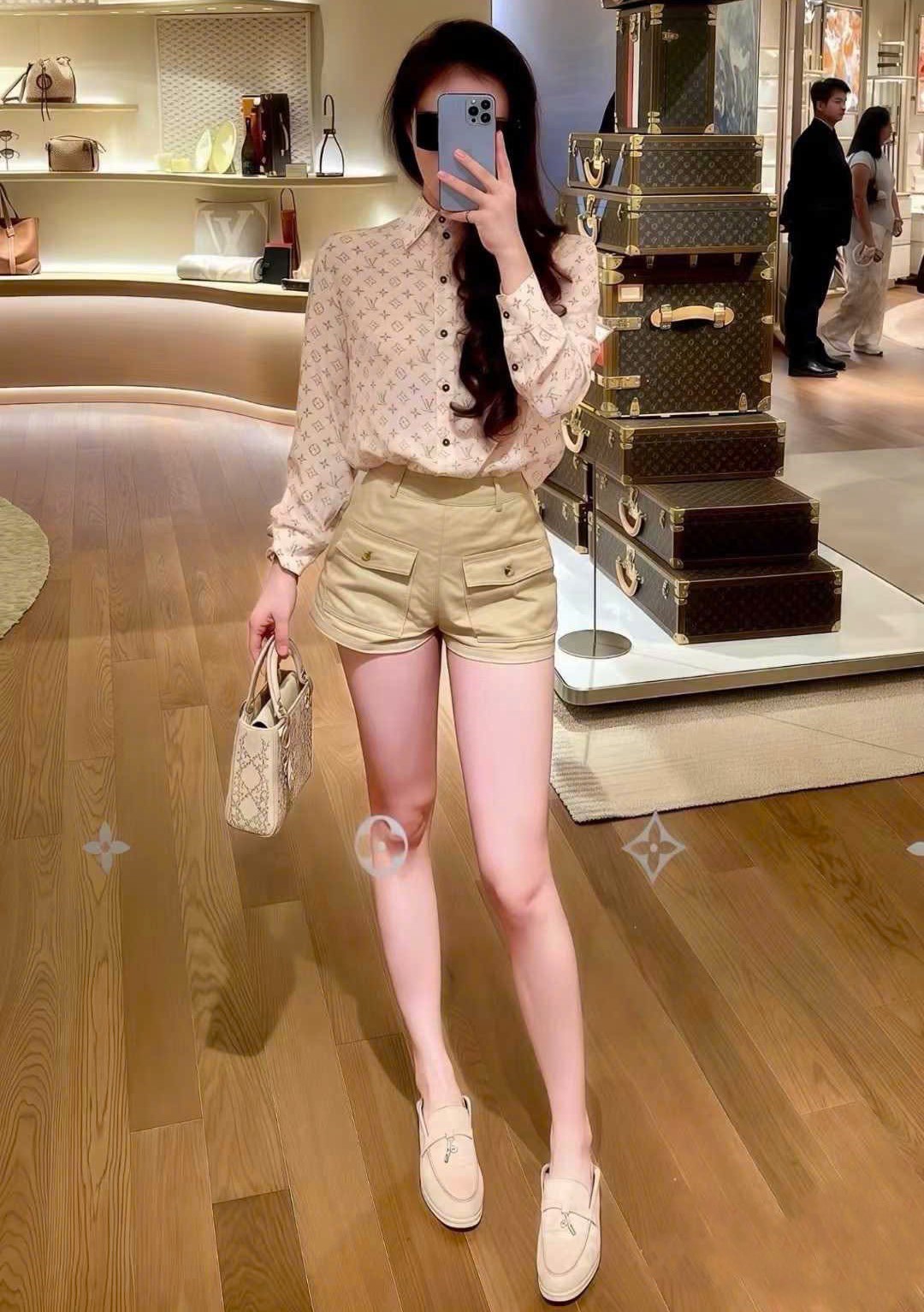 Áo sơ mi lụa tay dài nữ họa tiết hãng LV 3