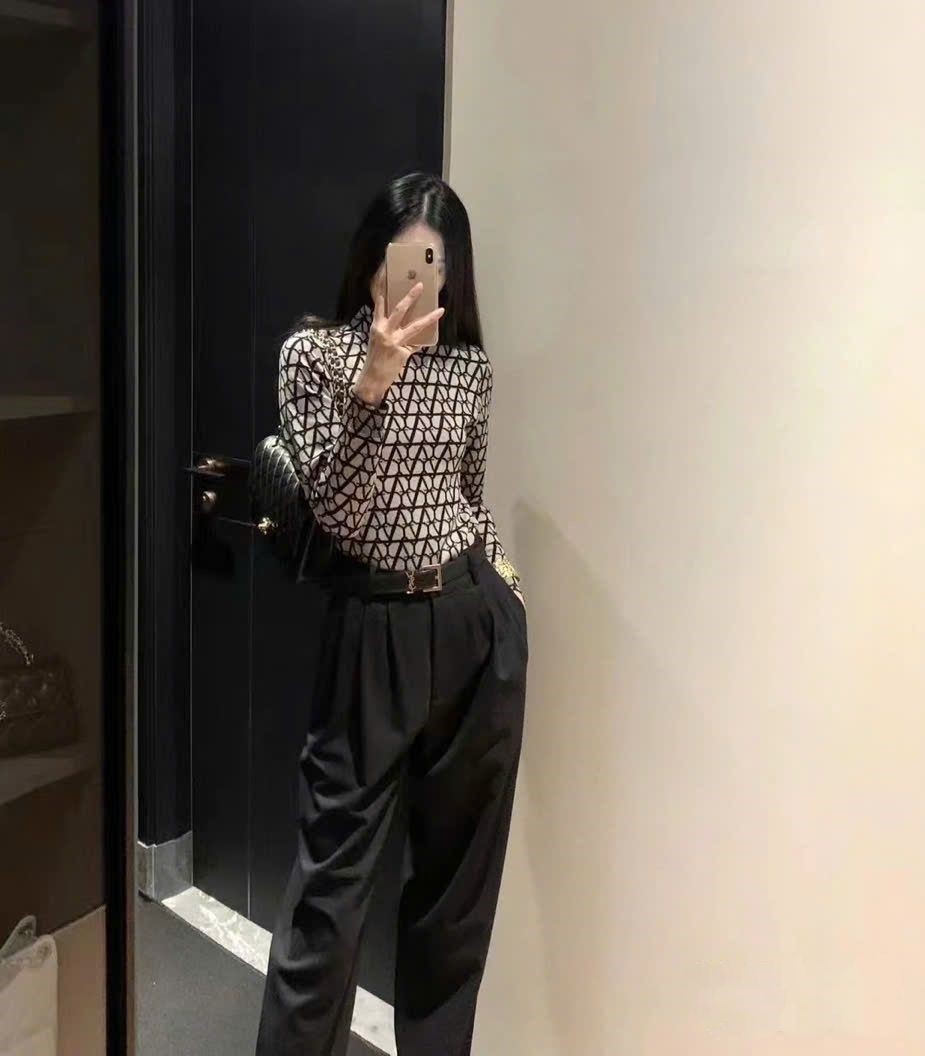Áo nữ Valentino cổ lọ tay dài 4