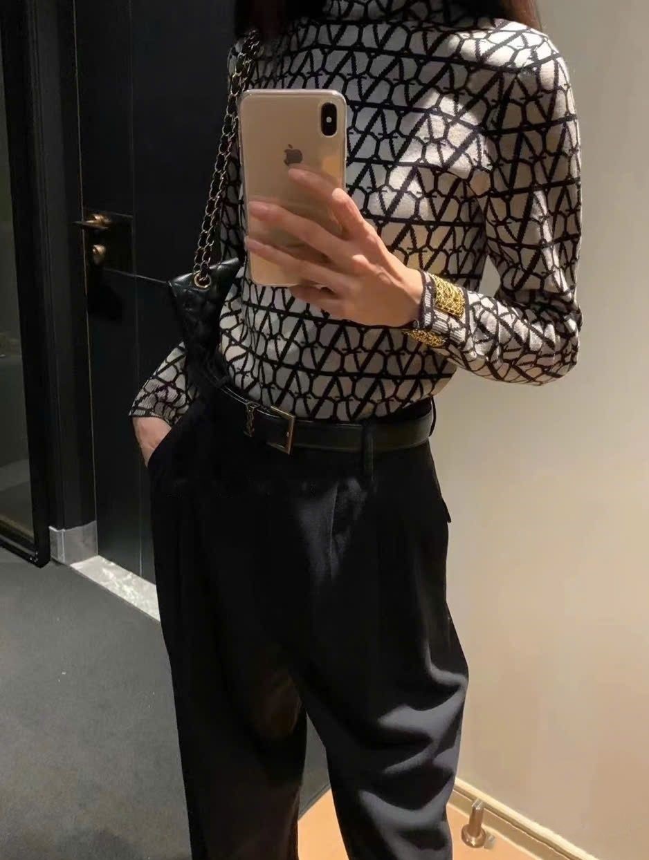 Áo nữ Valentino cổ lọ tay dài 7