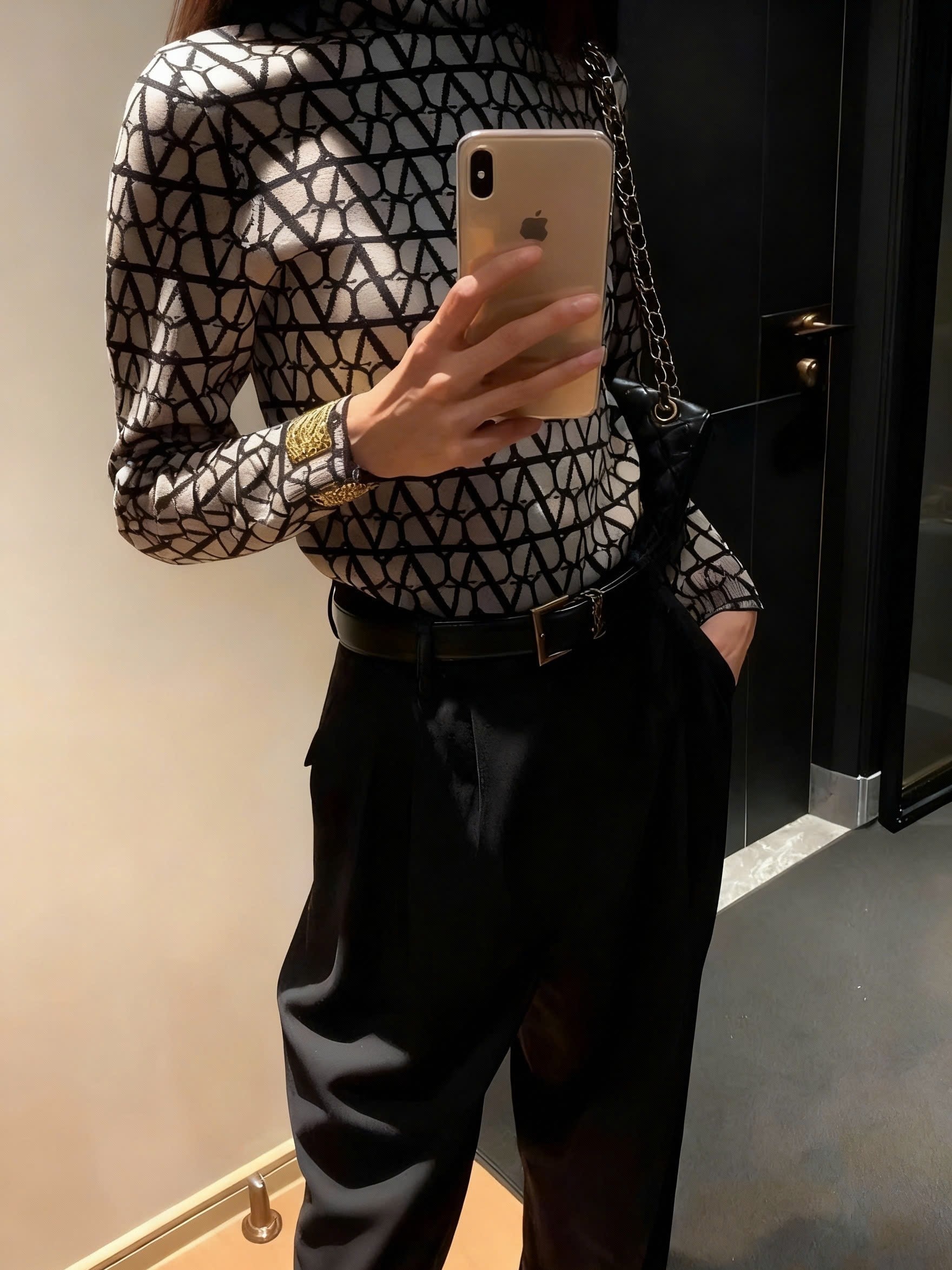 Áo nữ Valentino cổ lọ tay dài 8