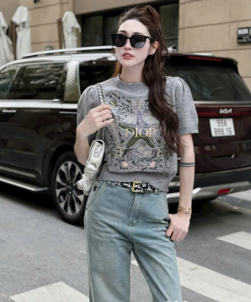 Áo len xám nữ Dior họa tiết ngôi sao 7