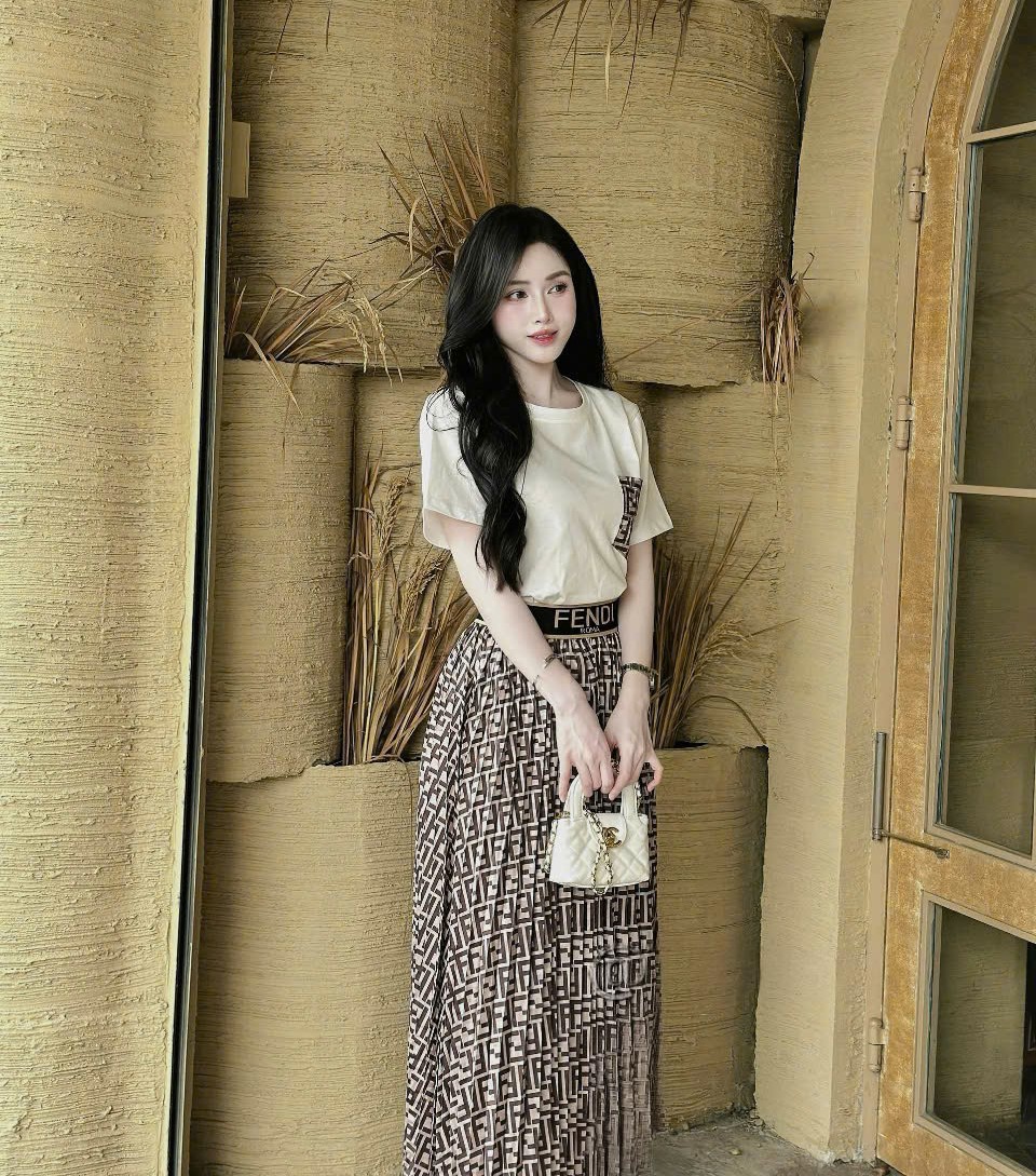 Combo váy dài áo thun tay ngắn Fendi 2