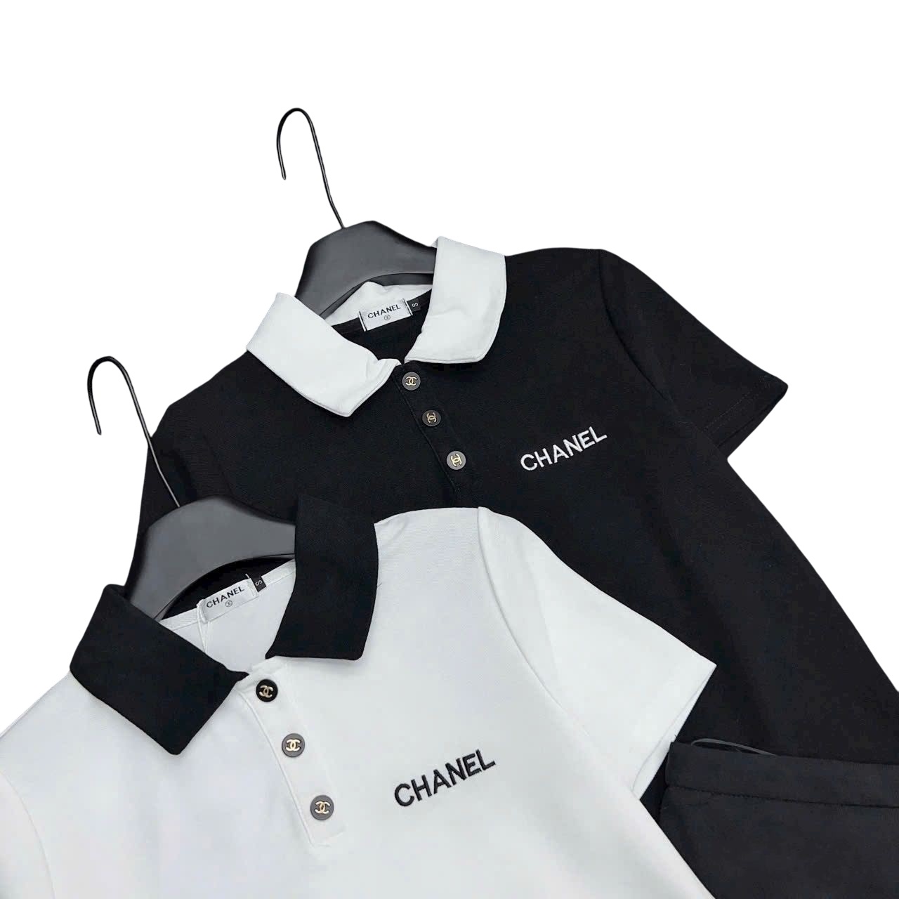 Combo áo thun polo váy ngắn trắng đen Chanel 3