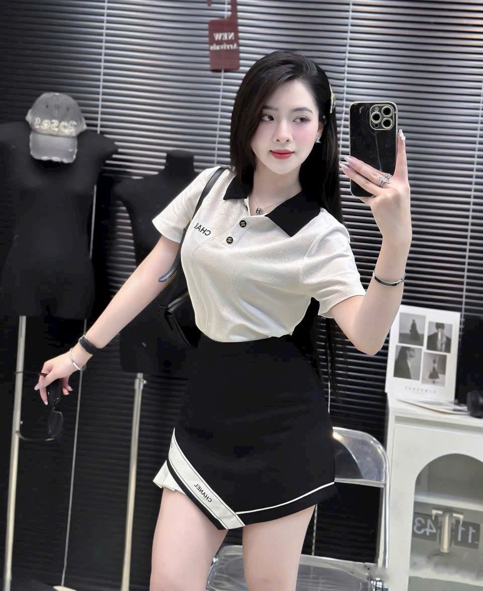 Combo áo thun polo váy ngắn trắng đen Chanel 5