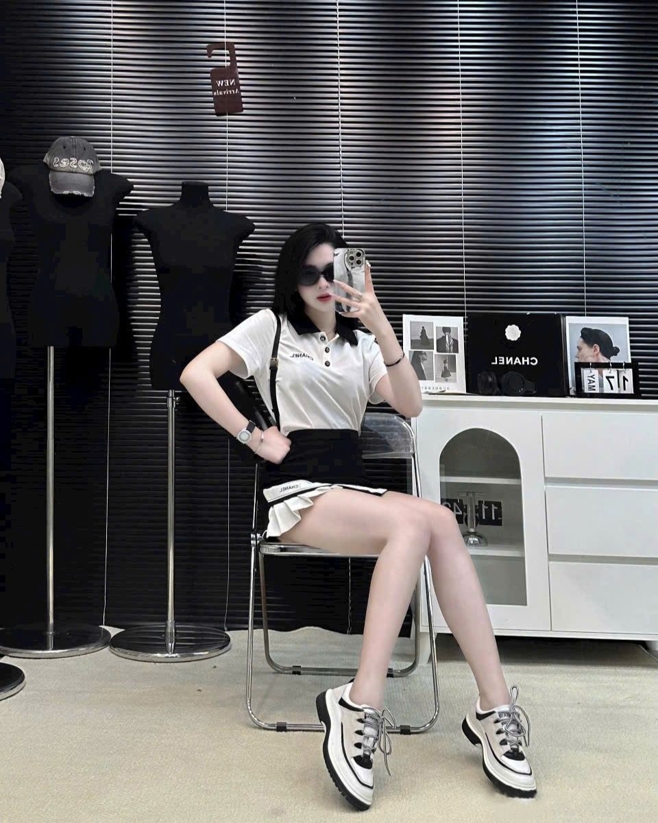 Combo áo thun polo váy ngắn trắng đen Chanel 6