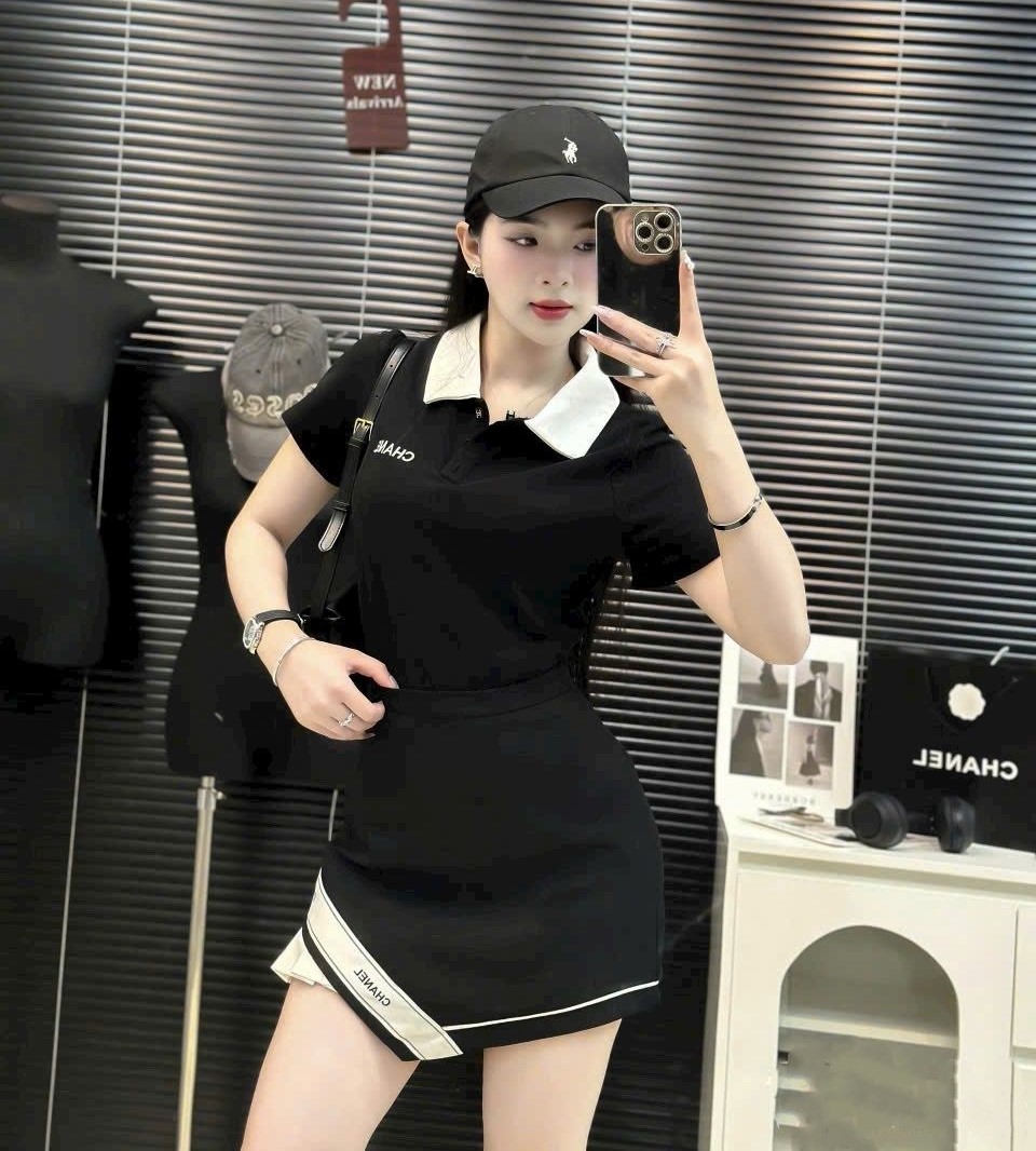 Combo áo thun polo váy ngắn trắng đen Chanel 7