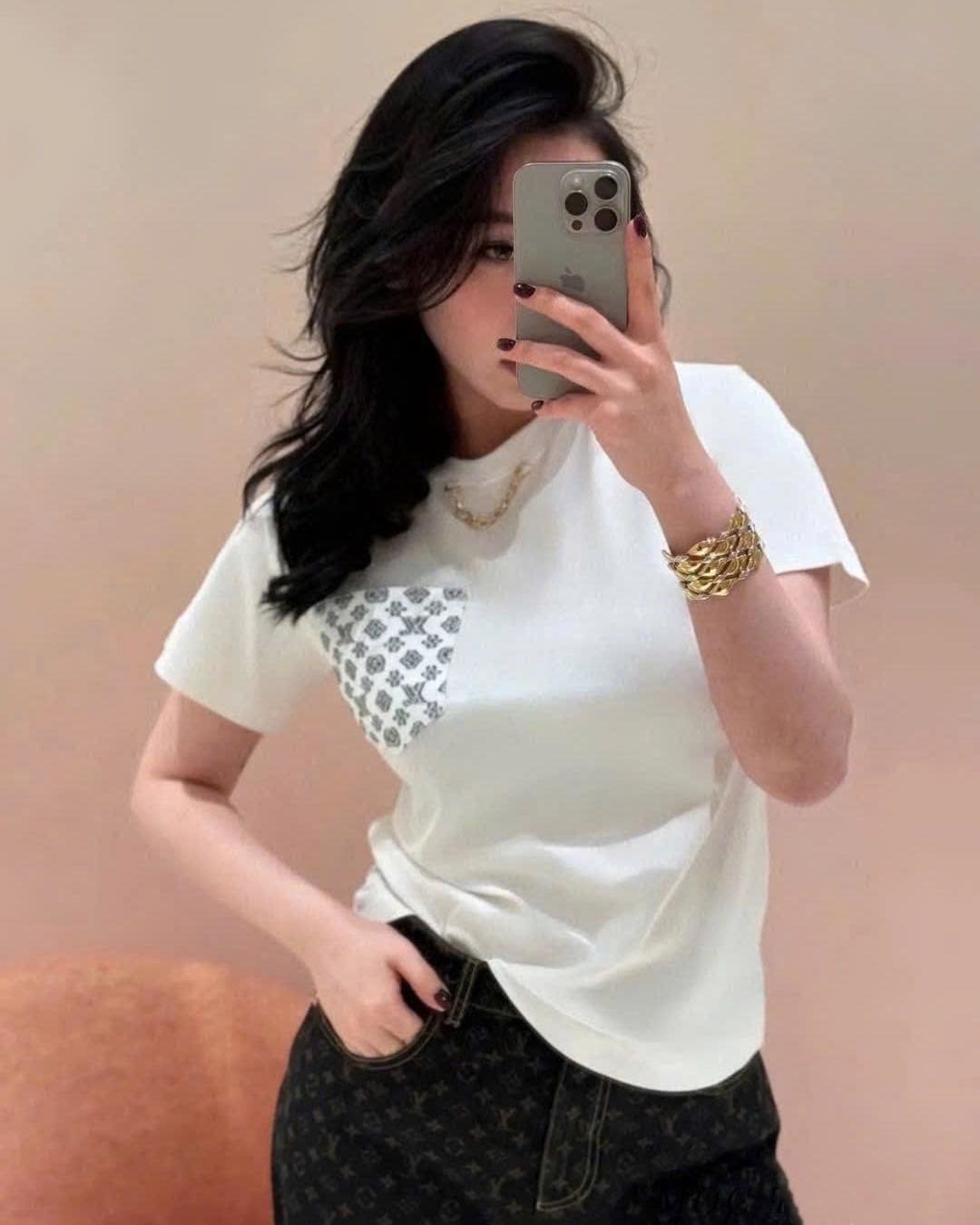 Áo phông LV nữ Louis Vuitton Signature Plaque T-Shirt 5