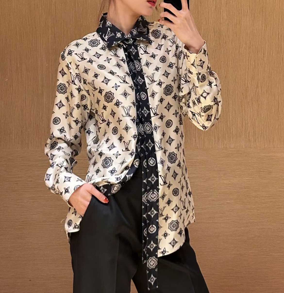 Áo sơ mi lụa họa tiết hãng LV Louis Vuitton Monogram Silk Shirt 3
