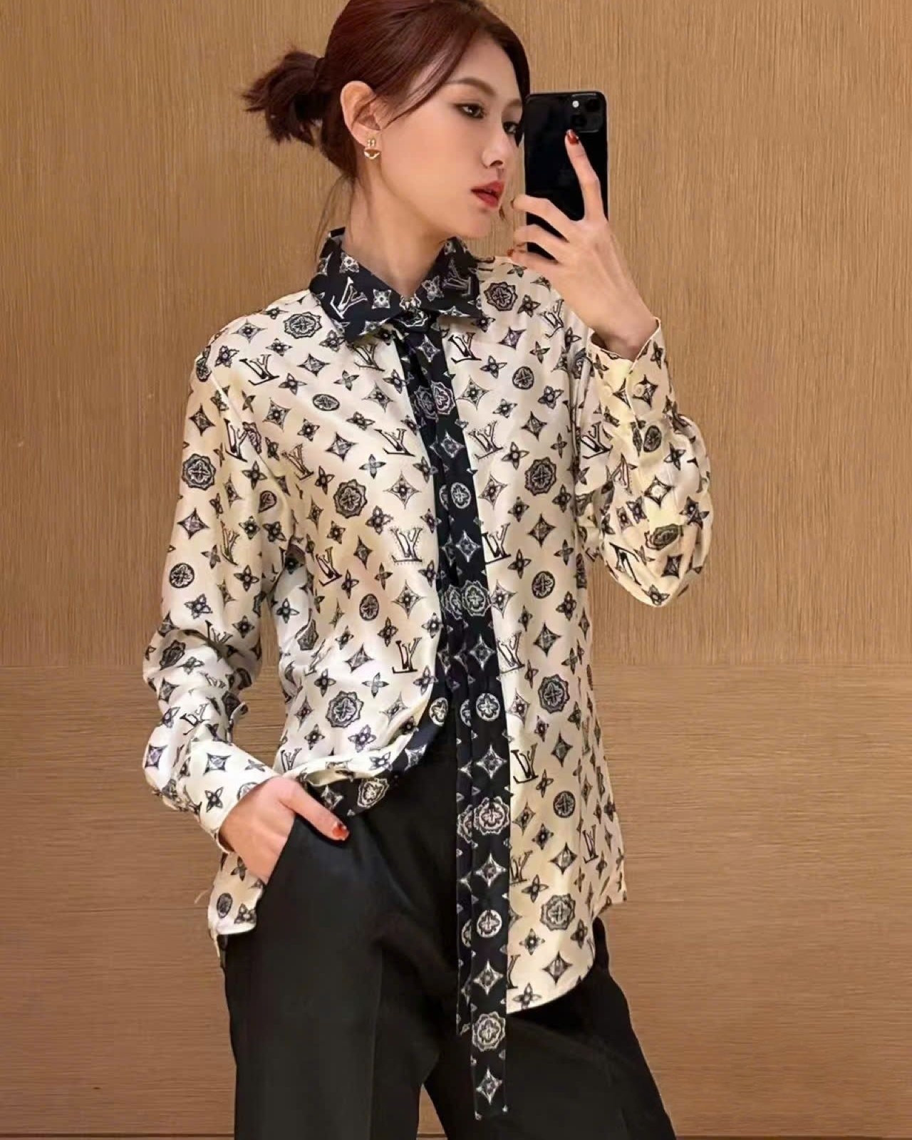 Áo sơ mi lụa họa tiết hãng LV Louis Vuitton Monogram Silk Shirt 5