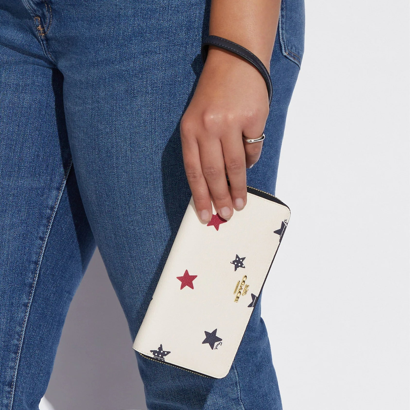 VÍ NỮ COACH LONG ZIP AROUND WALLET WITH AMERICAN STAR PRINT 2