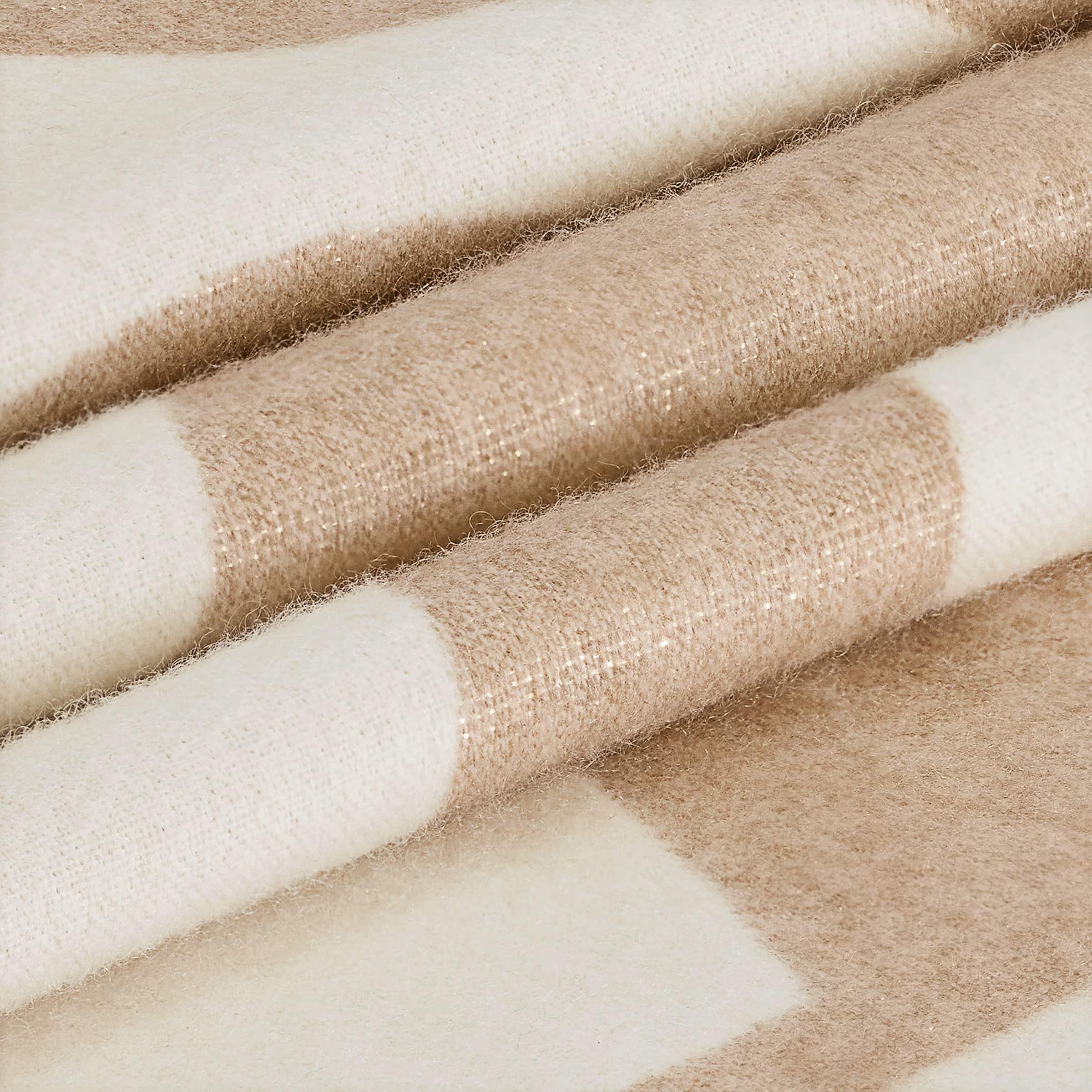 Khăn choàng nữ Louis Vuitton The Ultimate Shine Scarf Beige 1
