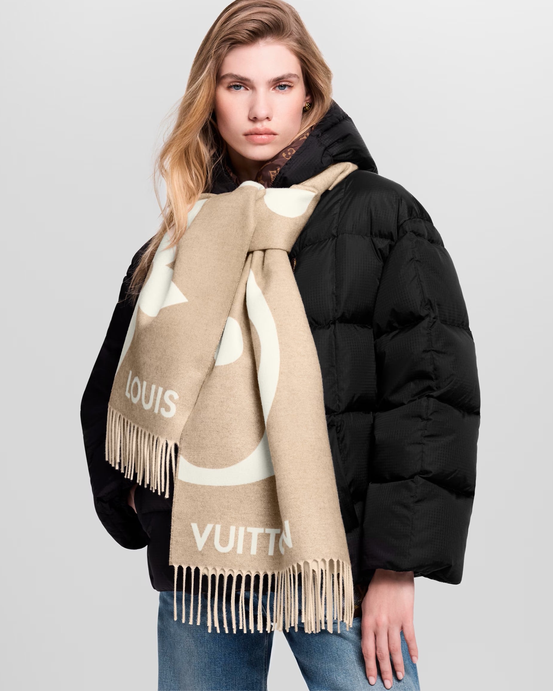 Khăn choàng nữ Louis Vuitton The Ultimate Shine Scarf Beige 4