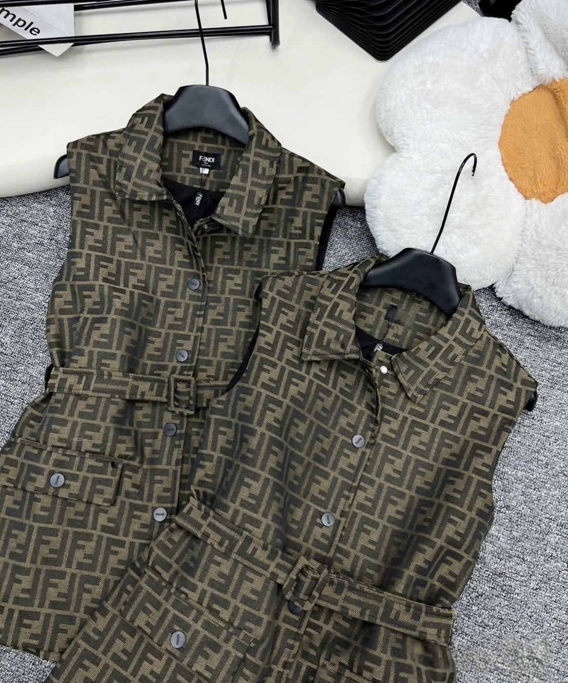 Áo gile nữ thời trang Fendi kèm thắt lưng 5
