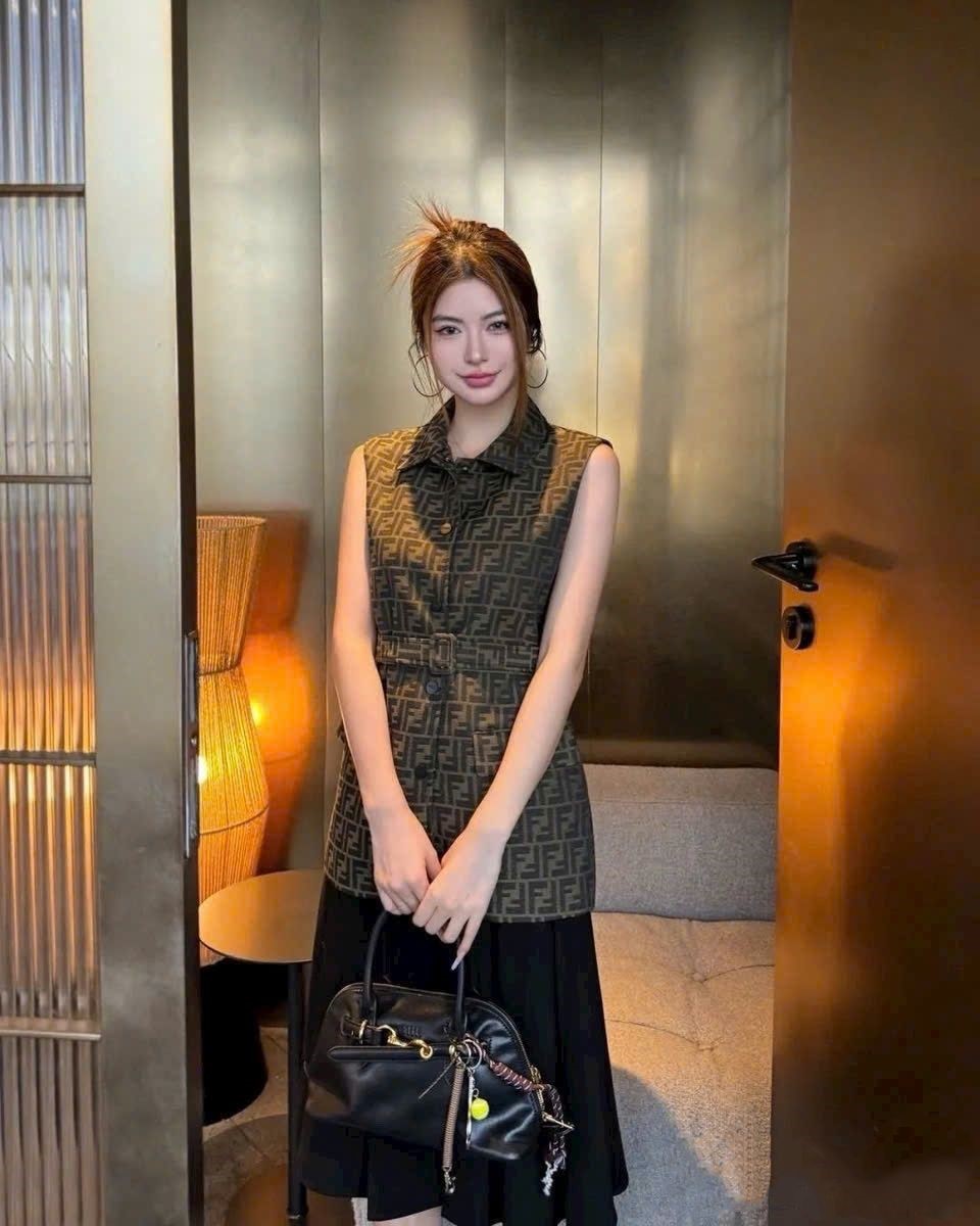 Áo gile nữ thời trang Fendi kèm thắt lưng 8