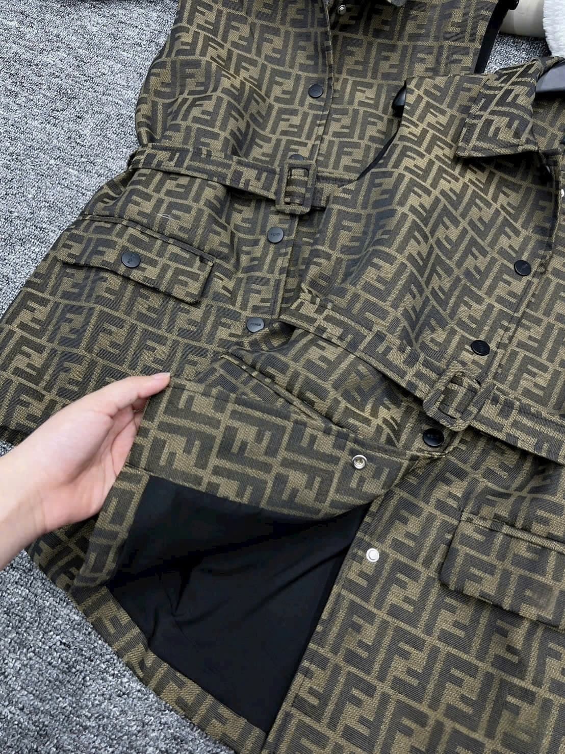 Áo gile nữ thời trang Fendi kèm thắt lưng 10
