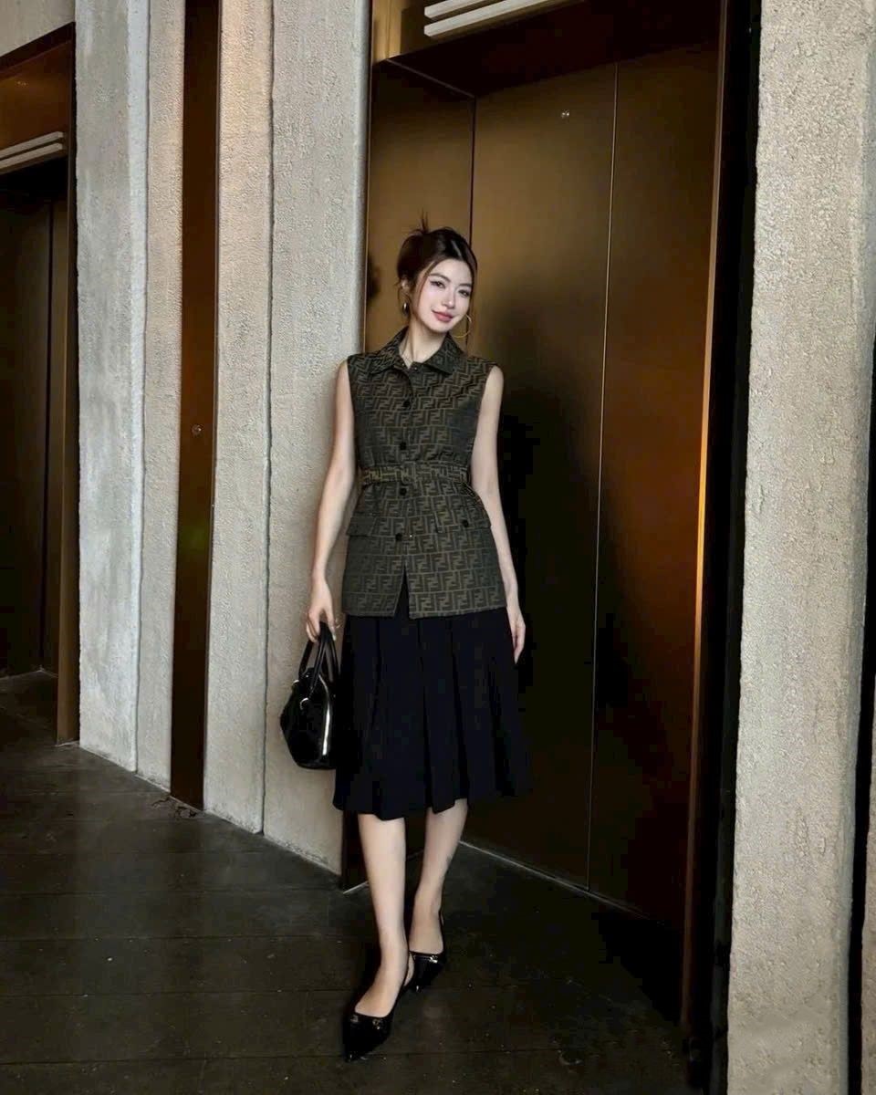 Áo gile nữ thời trang Fendi kèm thắt lưng 11