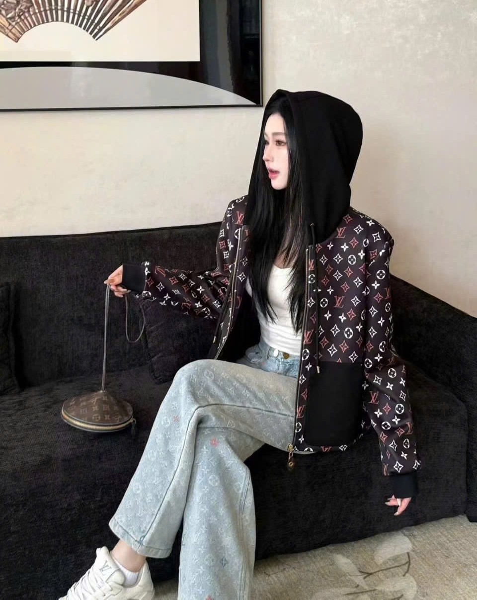 Áo khoác có nón hoa tiết nhiều màu hãng LV 7