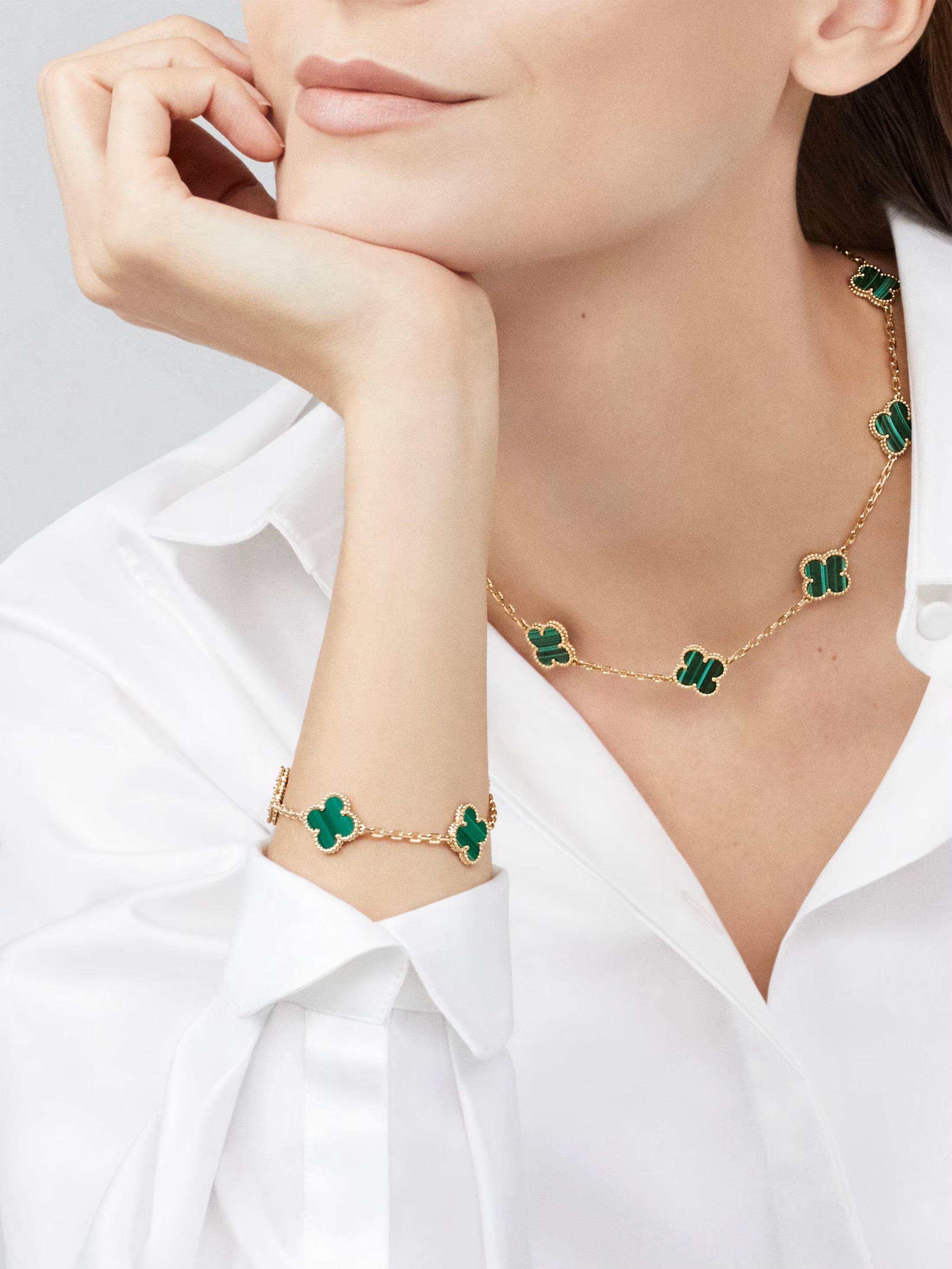 Lắc đeo tay cỏ 4 lá xanh Van Cleef Arpels Vintage Alhambra 5 Motifs Bracelet Yellow Gold Malachite VCARL80900 4