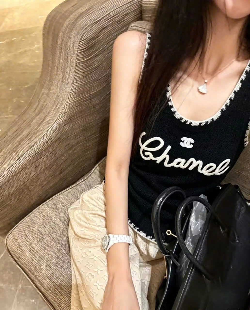 Áo ba lỗ nữ đen viền trắng Chanel 2