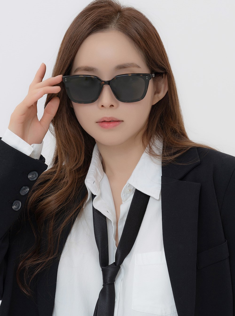 KÍNH MÁT GENTLE MONSTER TOTE T1 BLACK LENSES TORTOISESHELL ACETATE FRAME 11