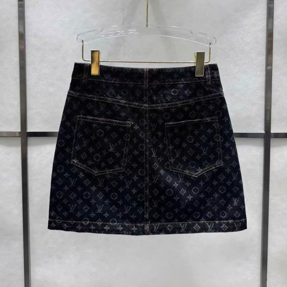 Váy nữ ngắn jean LV 11