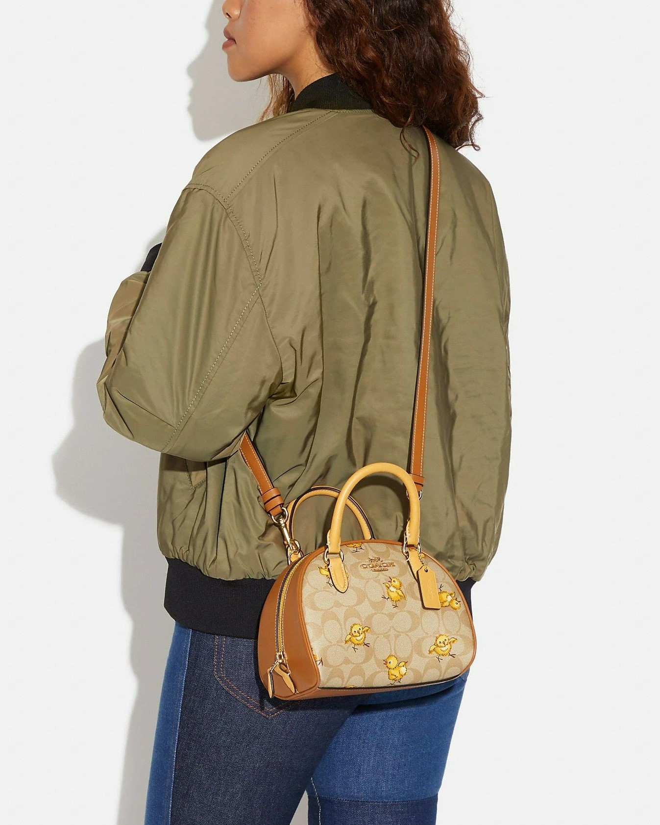 TÚI ĐEO CHÉO COACH SYDNEY SATCHEL IN SIGNATURE CANVAS WITH TOSSED CHICK PRINT 4