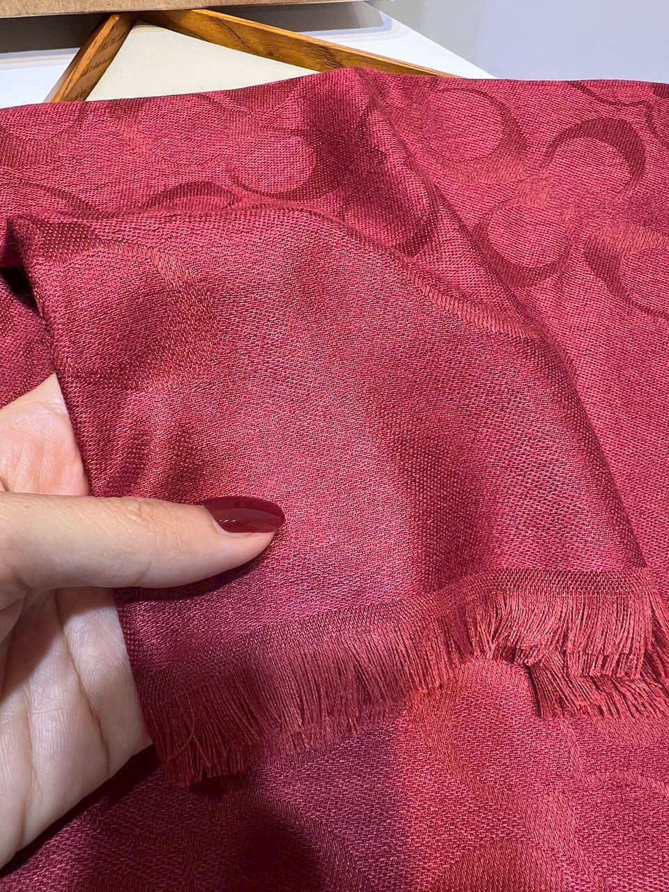 Khăn choàng nữ Coach Fringe Scarf Signature C Logo Wrap True Red F76394 2