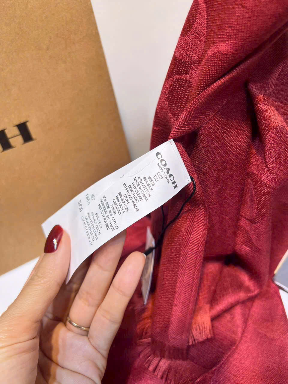 Khăn choàng nữ Coach Fringe Scarf Signature C Logo Wrap True Red F76394 6