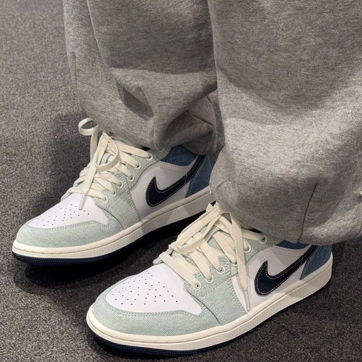 Giày thể thao Nike Air Jordan 1 Low SE Denim Star Blue IH0648-141 4