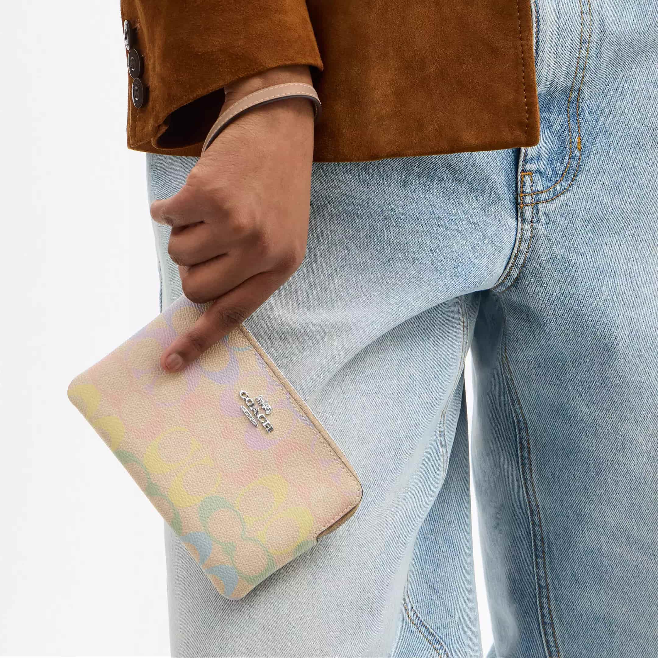 Ví cầm tay Coach Corner Zip Wristlet In Rainbow Signature Canvas CDF28 2