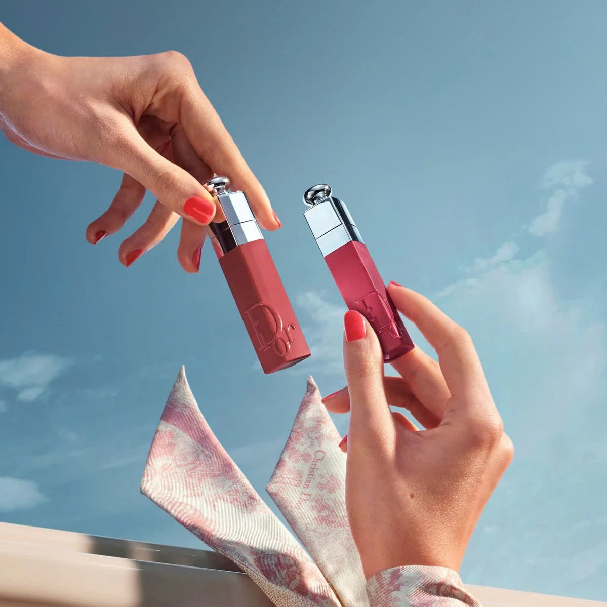 Son môi Dior Addict Lip Tint 561 Natural Poppy Màu Đỏ Cam 1