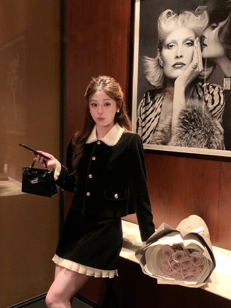 Combo đen viền trắng nhung áo váy Chanel 2