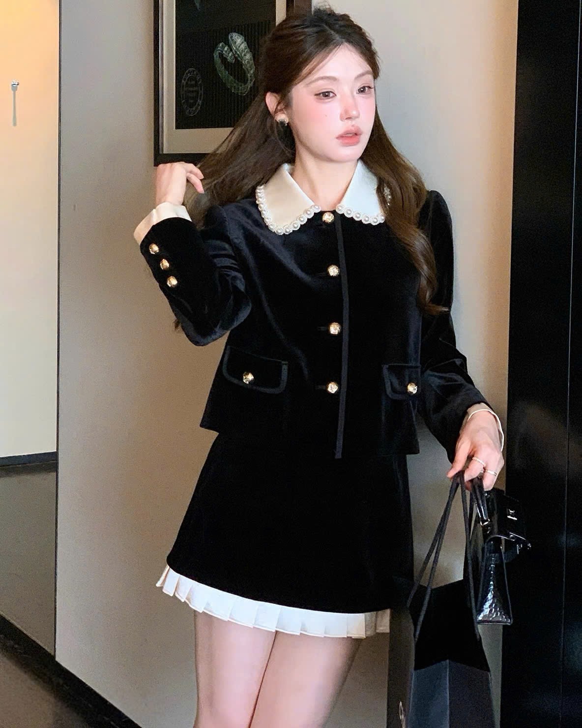 Combo đen viền trắng nhung áo váy Chanel 4