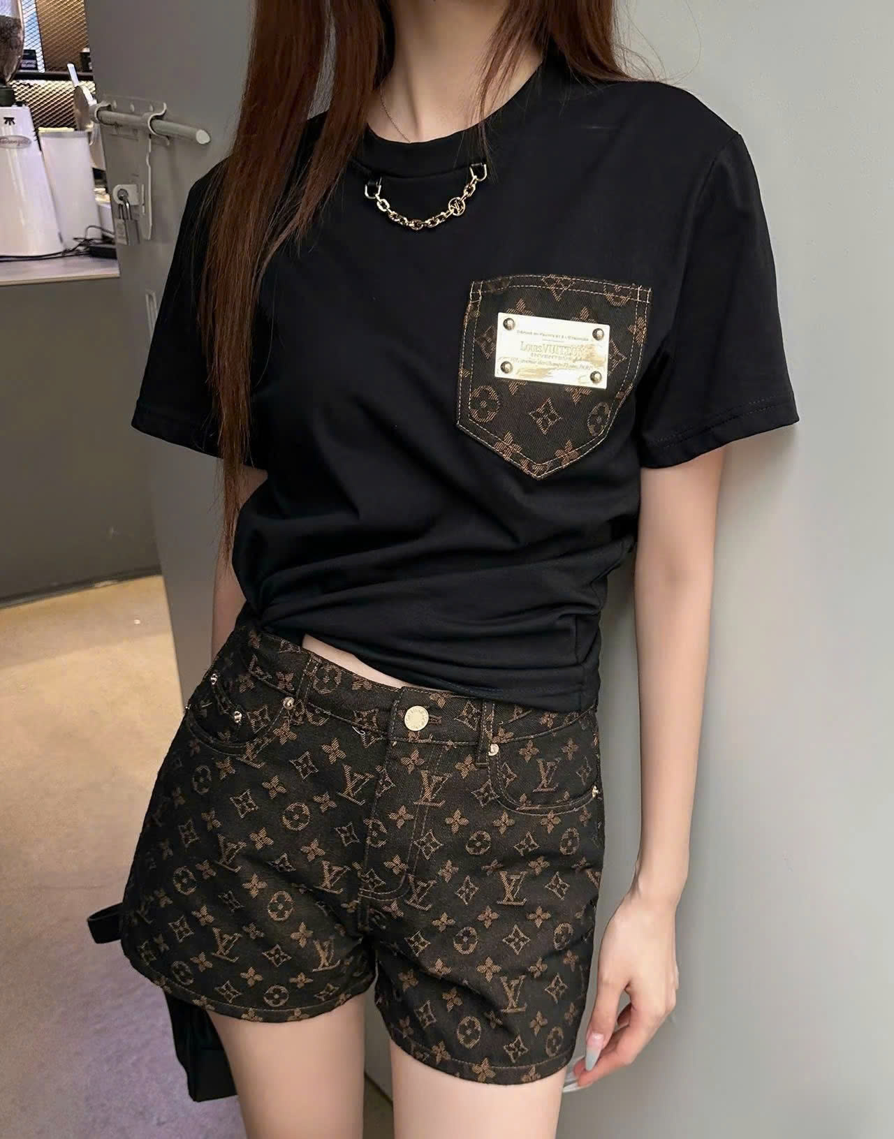 Combo áo thun đen quần nâu LV 2