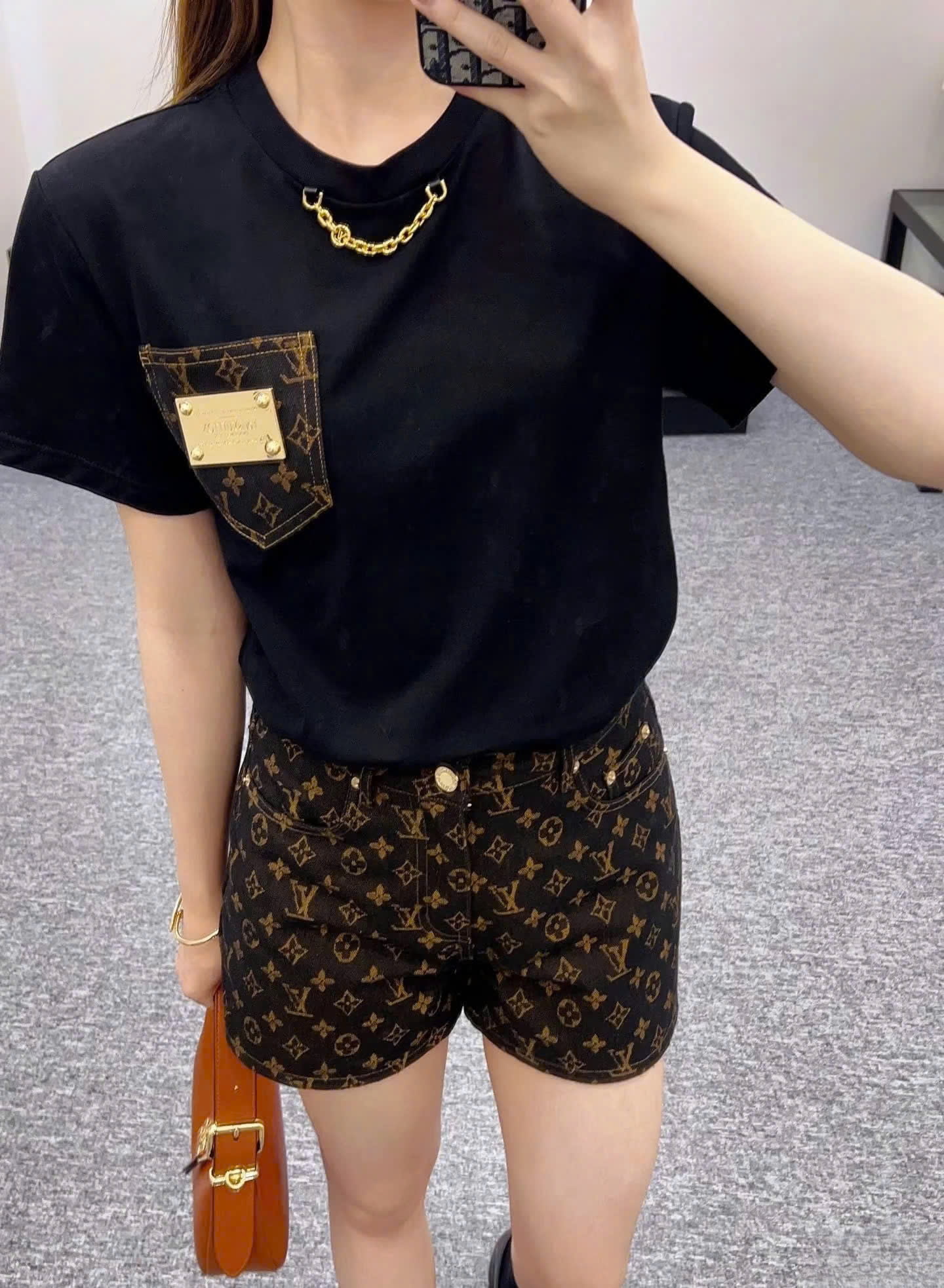 Combo áo thun đen quần nâu LV 5